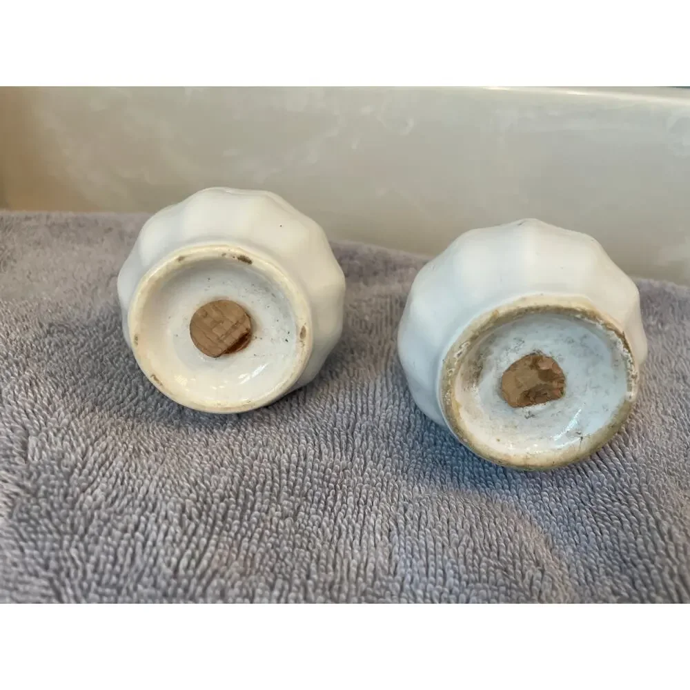 2 Sets Vintage Salt & Pepper Shakers